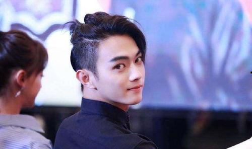 圈内爆料男星名单图片,揭秘名单中的神秘男星  第3张